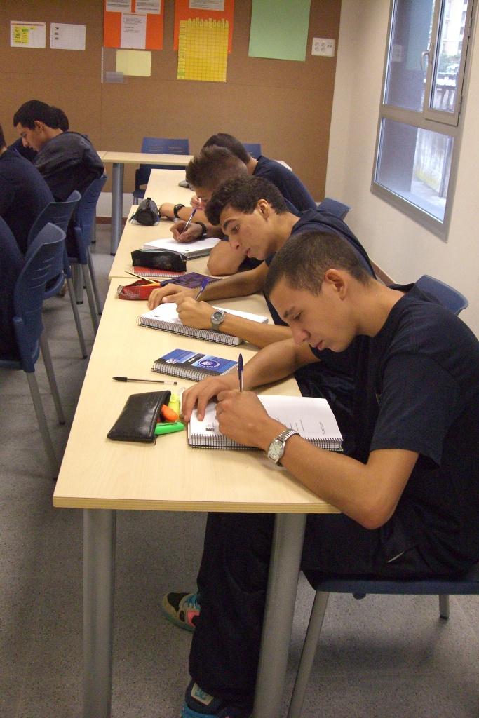 Treball a l'aula - Foto 77827662
