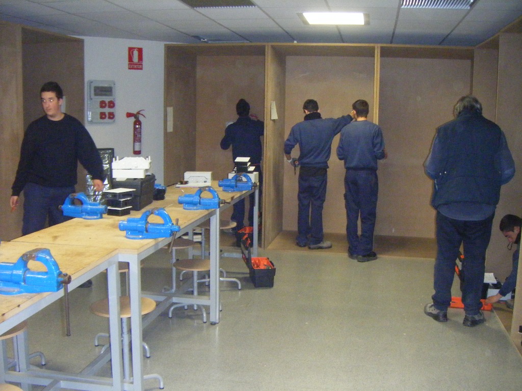 Formaci� professional a l'aula - Foto 10068555