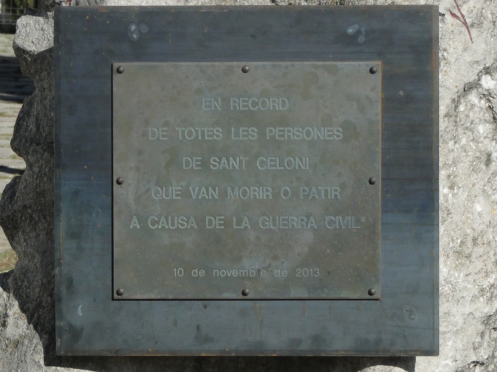 Reposici de la placa en record dels morts a la Guerra Civil