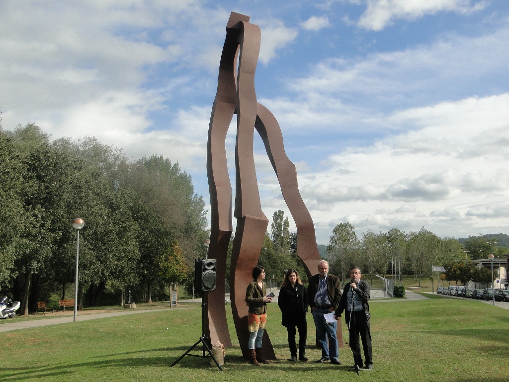 Inauguraci de l'escultura "Portes al Montseny", de Josep Plandiura