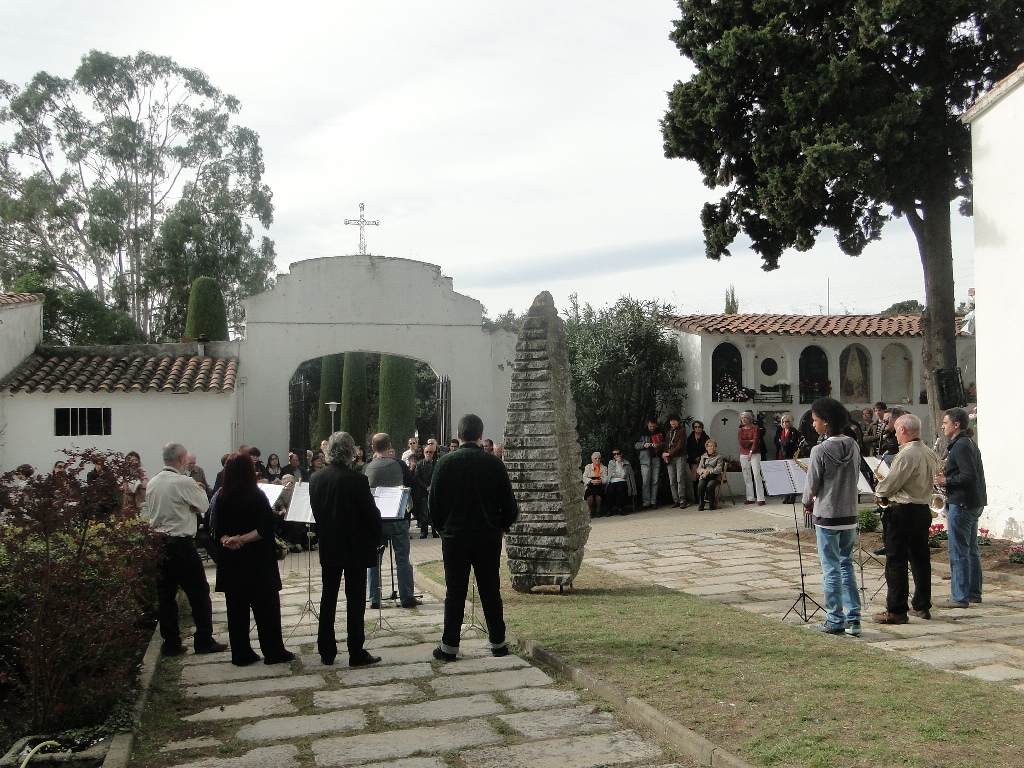 Reposici de la placa en record dels morts a la Guerra Civil