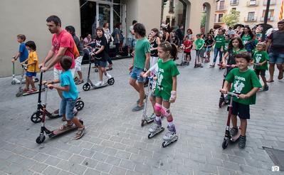 Passejada amb patins i patinets