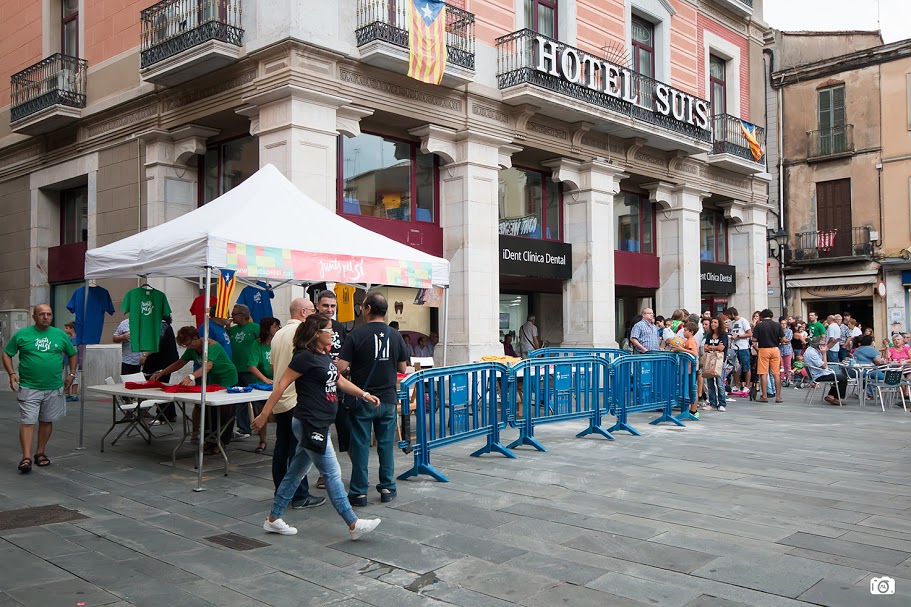 Per la Festa Major, posa l'estelada al balc