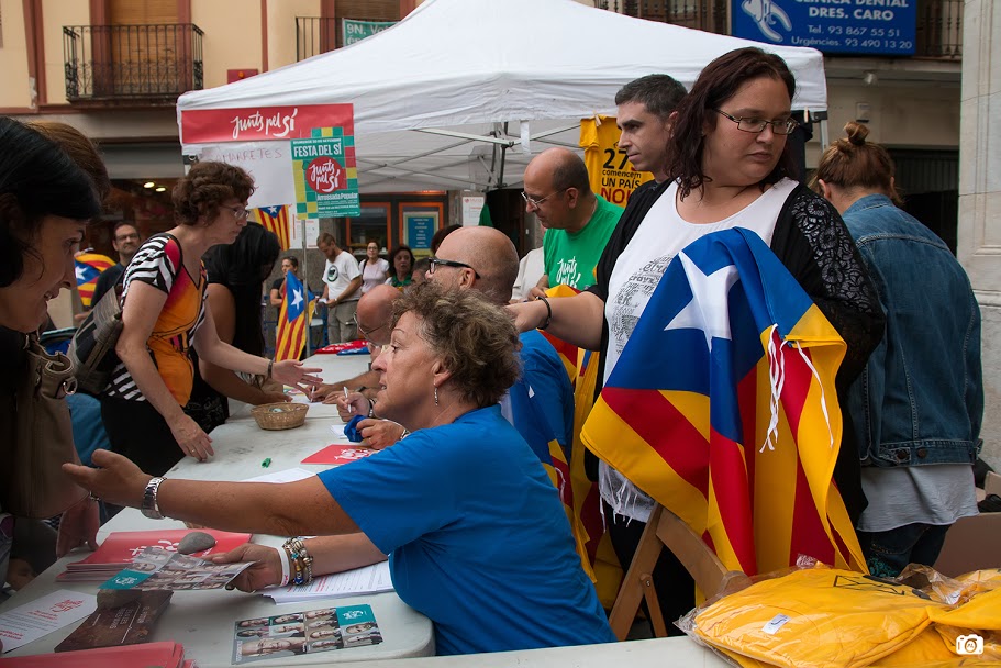 Per la Festa Major, posa l'estelada al balc