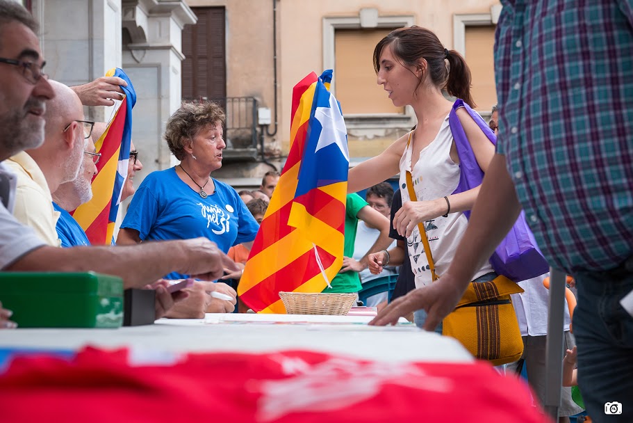 Per la Festa Major, posa l'estelada al balc