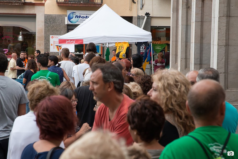 Per la Festa Major, posa l'estelada al balc