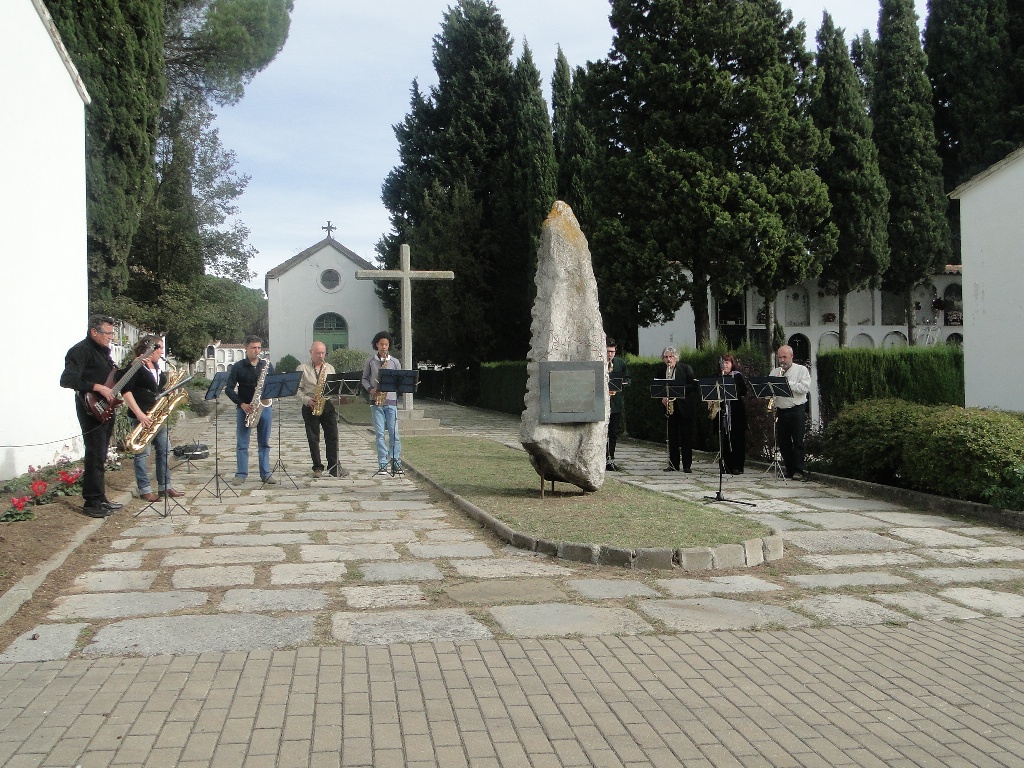 Reposici de la placa al monlit de l'entrada del cementiri - Foto 92666058