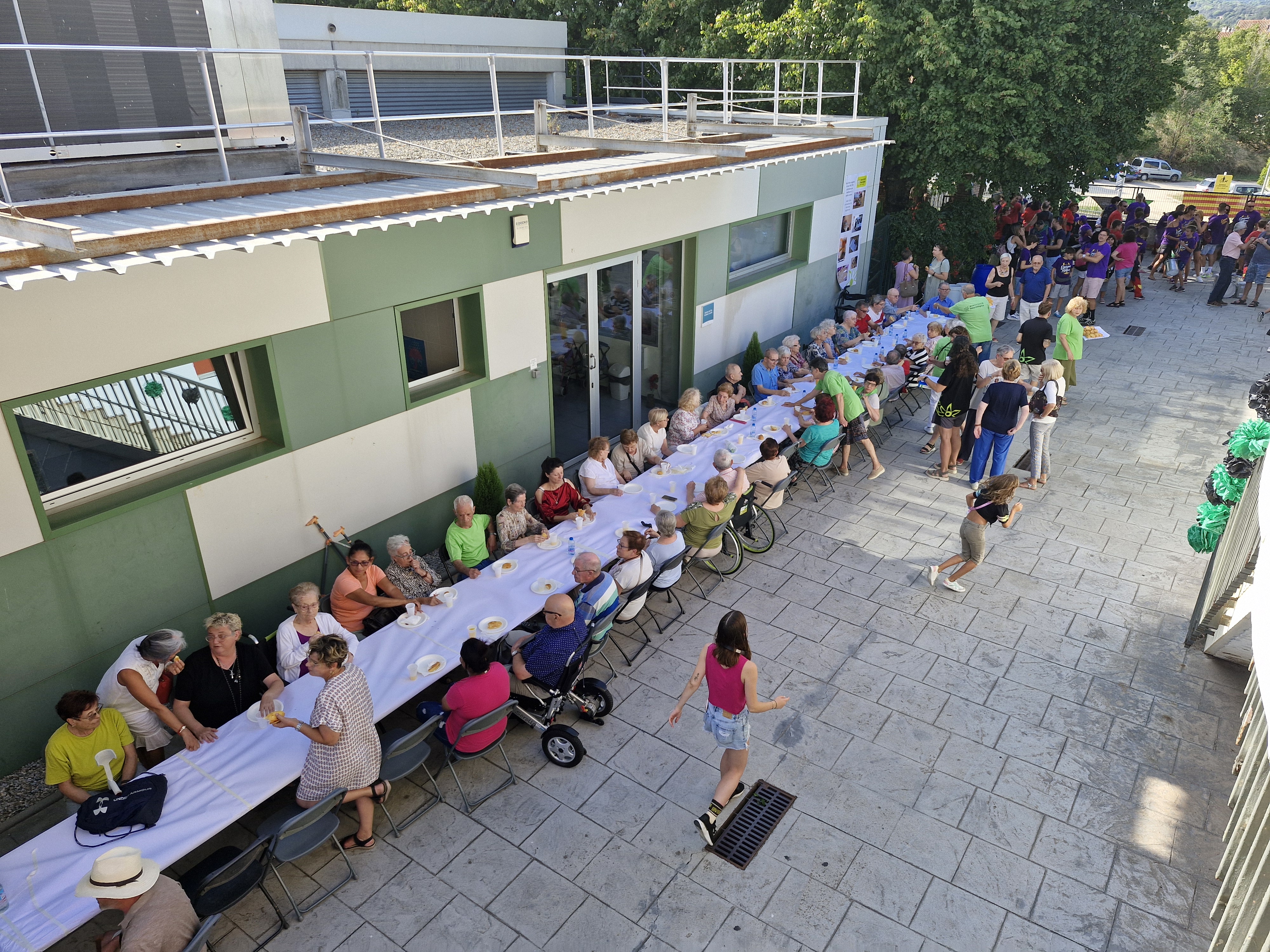 Berenar i animaci a l'Associaci Neurolgica Baix Montseny, Parada dels MontSenys, El Formiguer i Dona sang per la festa - Festa Major de Sant Celoni 2024 - Foto 69961936