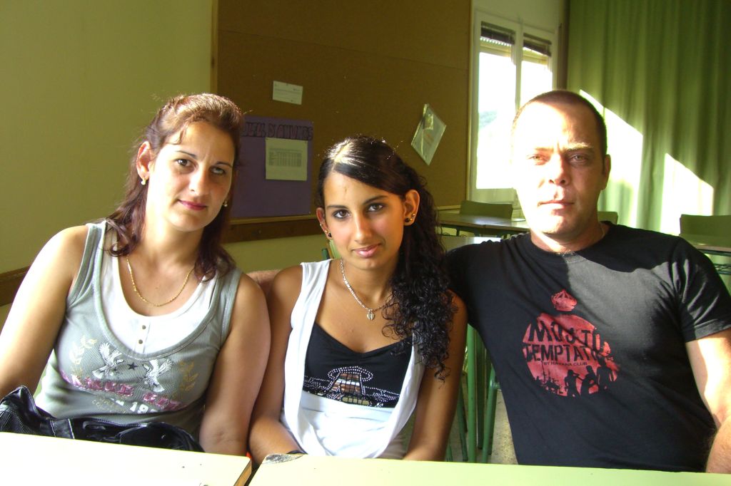 Els joves i les seves fam�lies - Foto 53379648