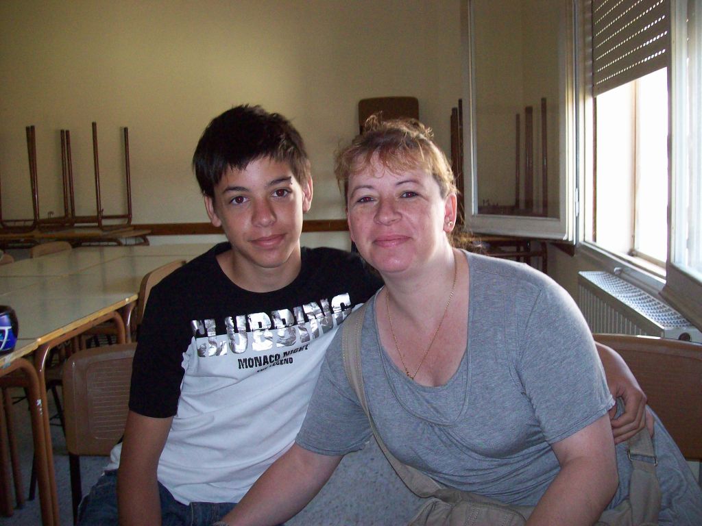 Els joves i les seves fam�lies - Foto 58438113