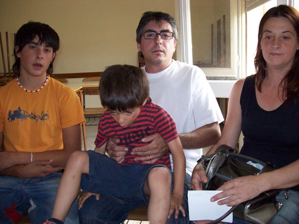 Els joves i les seves fam�lies - Foto 34943815
