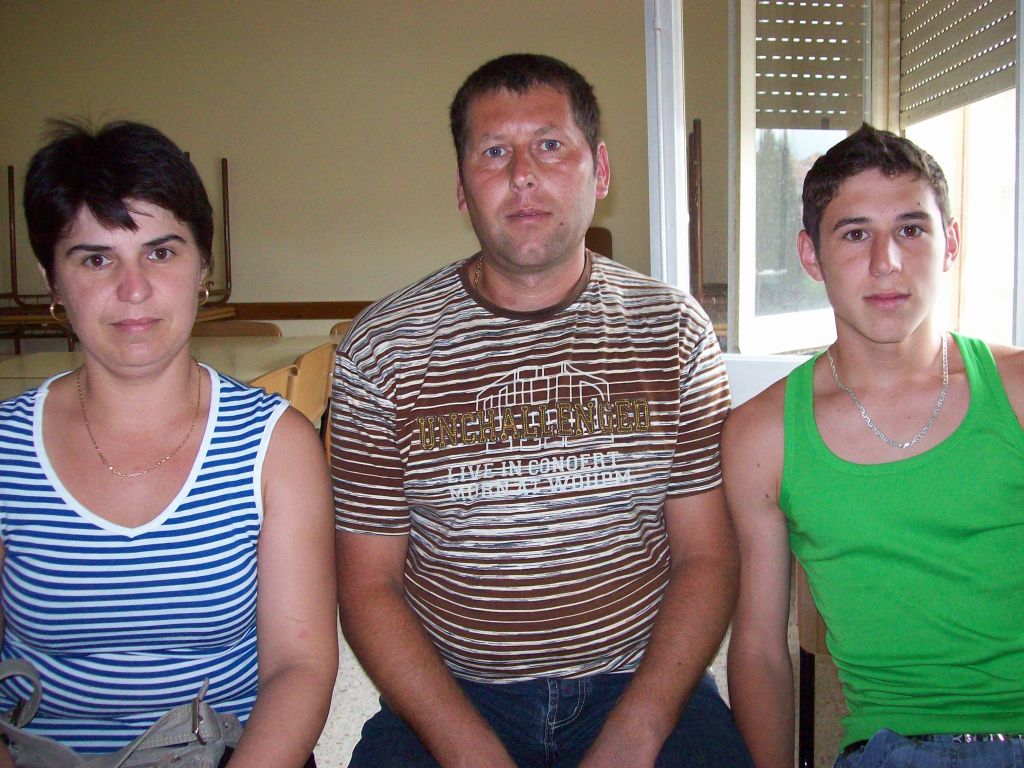 Els joves i les seves fam�lies - Foto 87934571