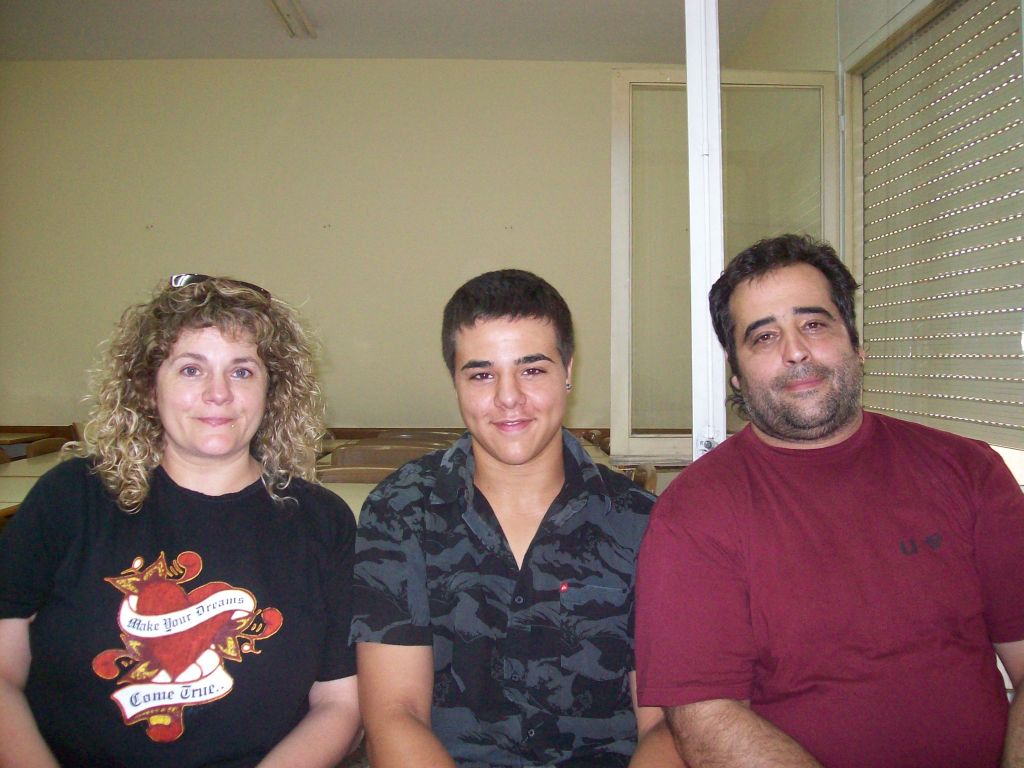 Els joves i les seves fam�lies - Foto 86460803