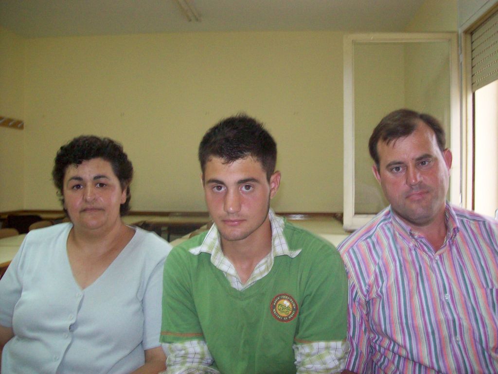 Els joves i les seves fam�lies - Foto 67960523