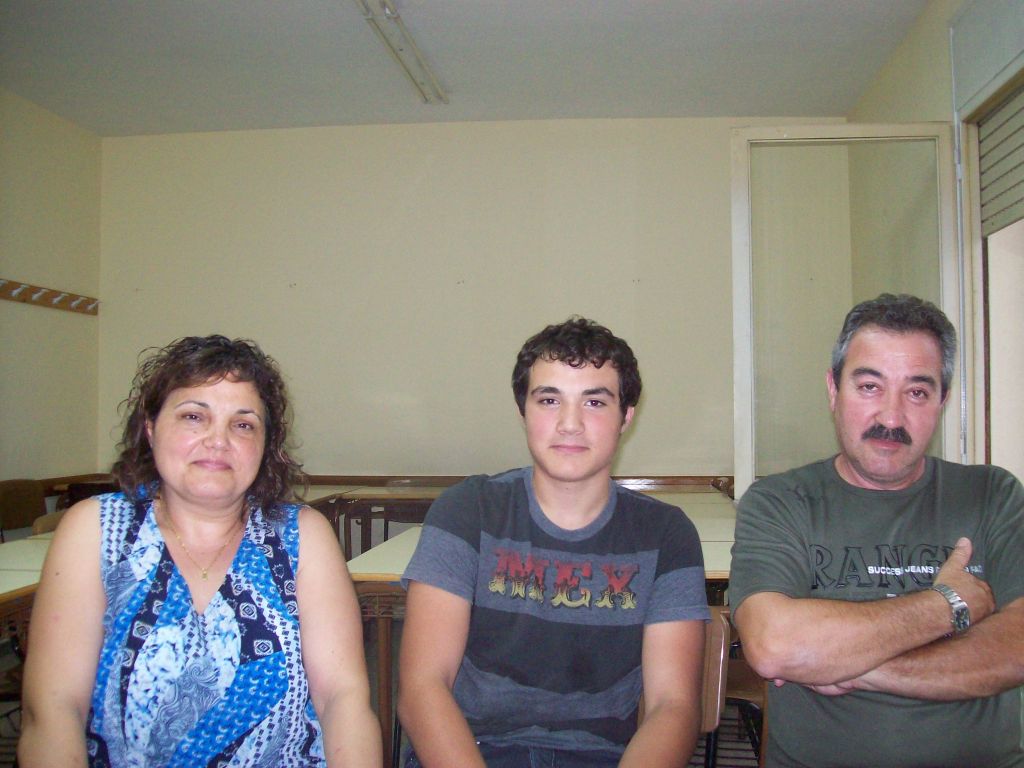 Els joves i les seves fam�lies - Foto 94647627