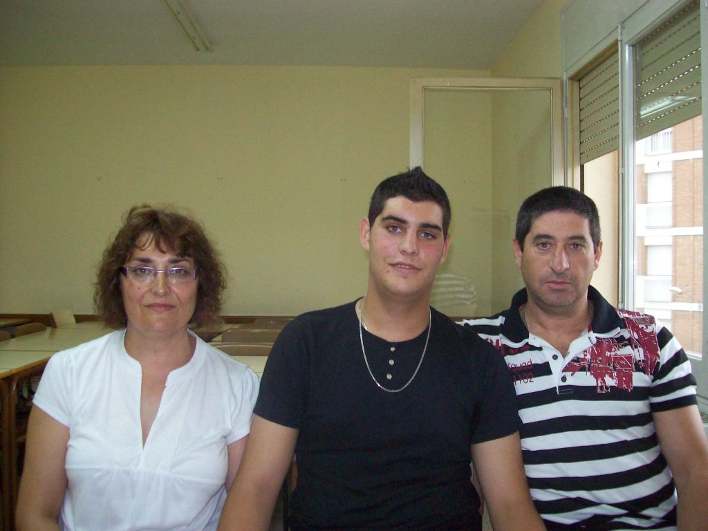 Els joves i les seves fam�lies - Foto 61759269