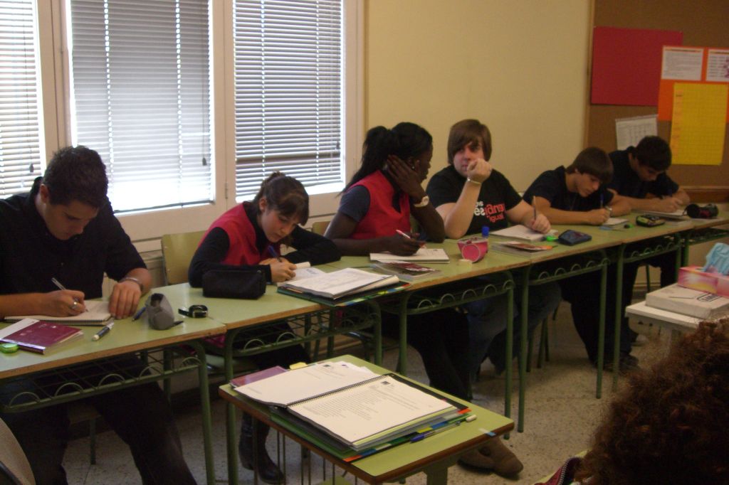Treball a l'aula - Foto 87159105