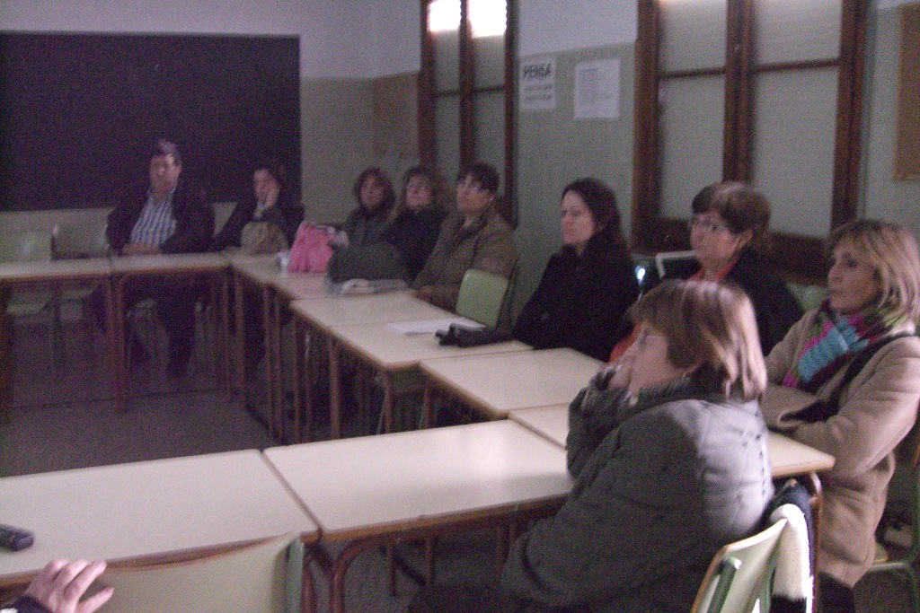 Taller per a pares i mares: Com conviure amb un adolescent? Llibertat i l�mits - Foto 41486880