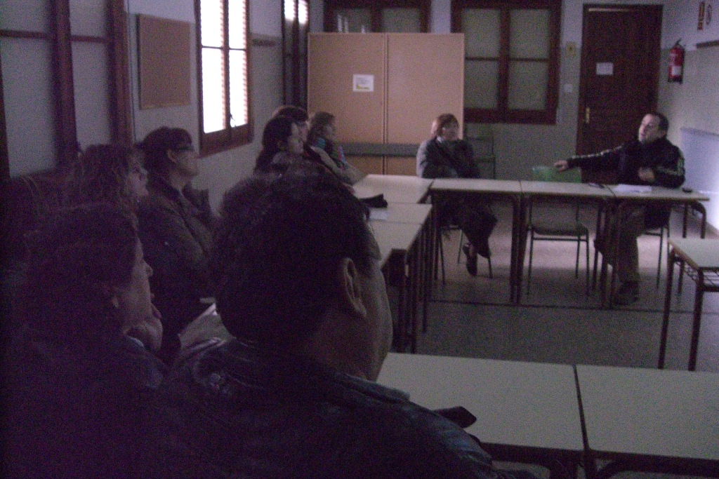 Taller per a pares i mares: Com conviure amb un adolescent? Llibertat i l�mits - Foto 83760500