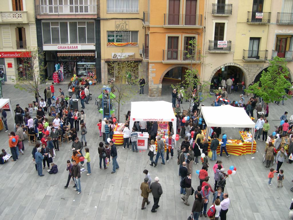 Venda de llibres i roses - Foto 75799462