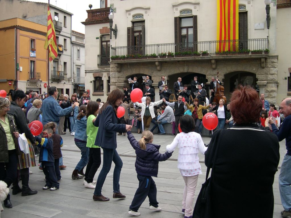 Ballada de sardanes - Foto 68487960