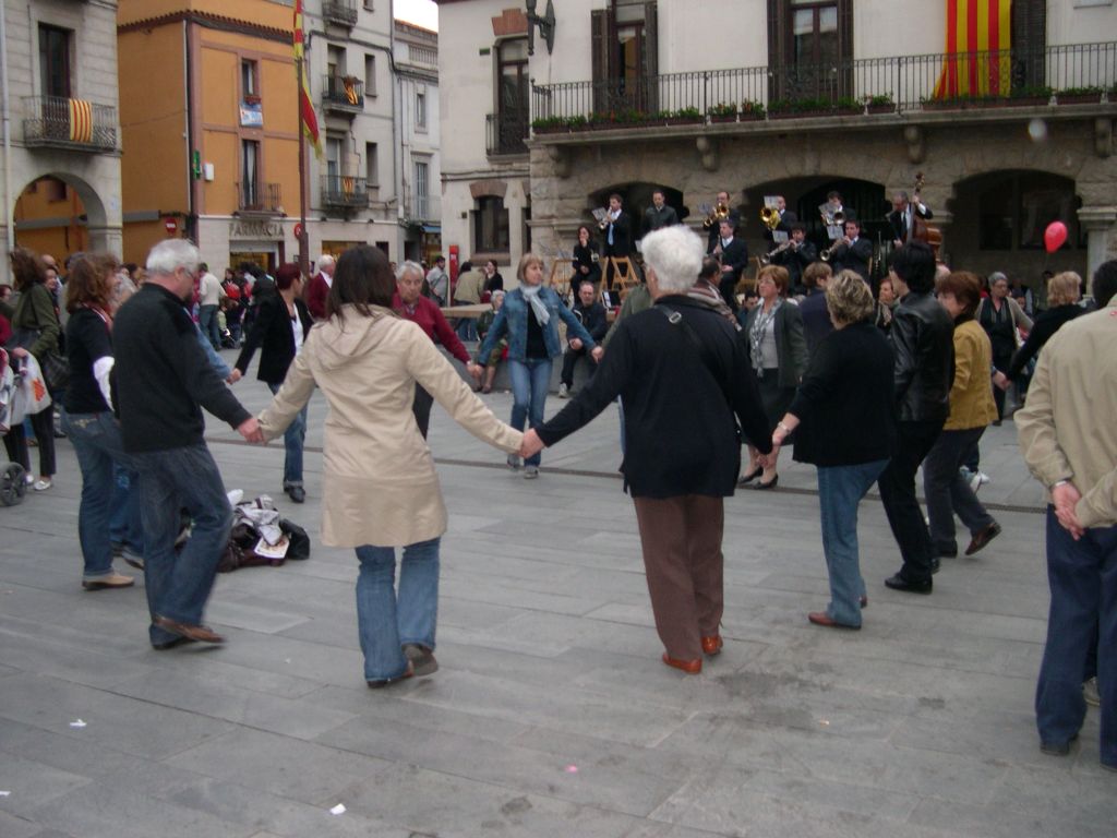 Ballada de sardanes - Foto 28598308