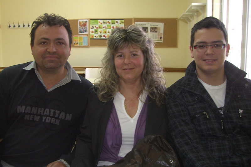 Els joves i les seves fam�lies - Foto 85839002