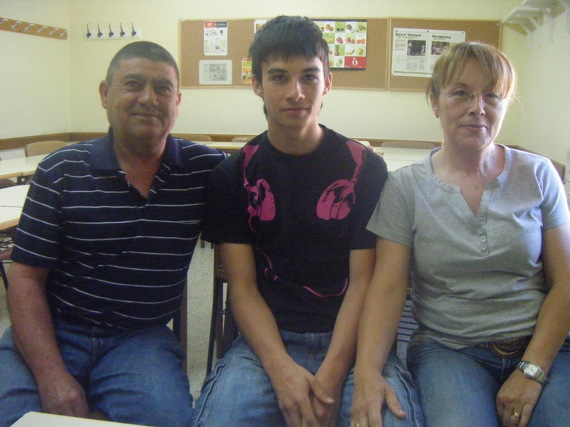 Els joves i les seves fam�lies - Foto 77185693
