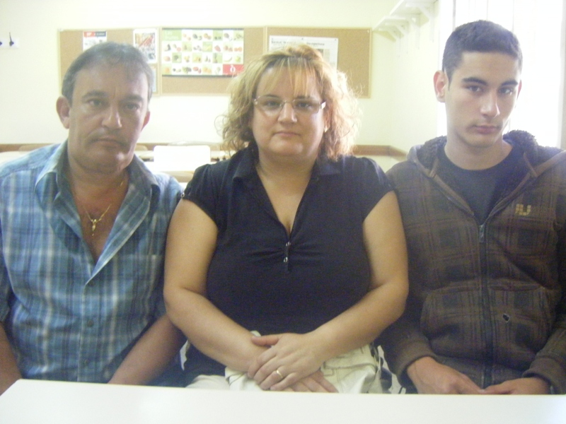 Els joves i les seves fam�lies - Foto 27126901