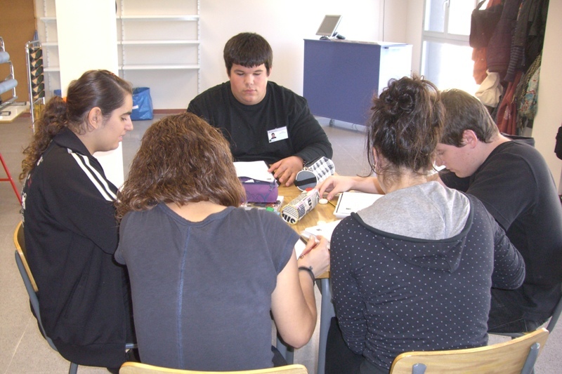 Treball a l'aula - Foto 79724261