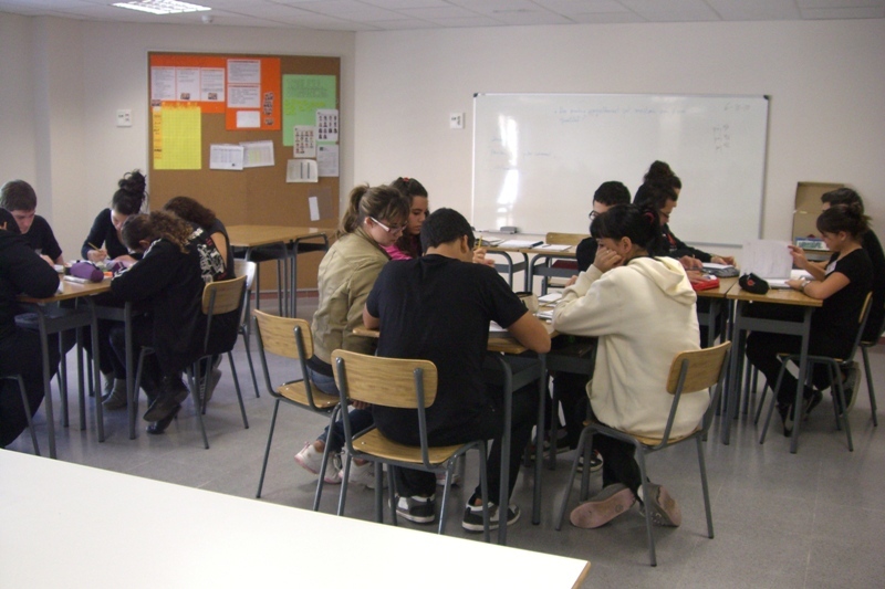 Treball a l'aula - Foto 92826834