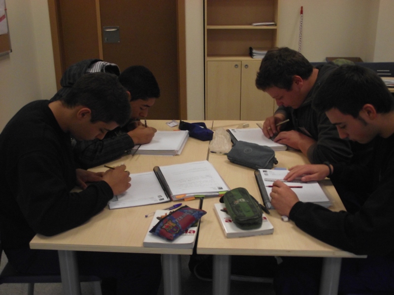 Treball a l'aula - Foto 96960037