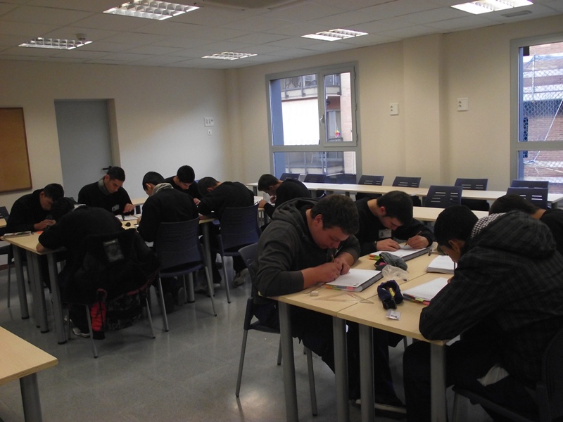 Treball a l'aula - Foto 99757597