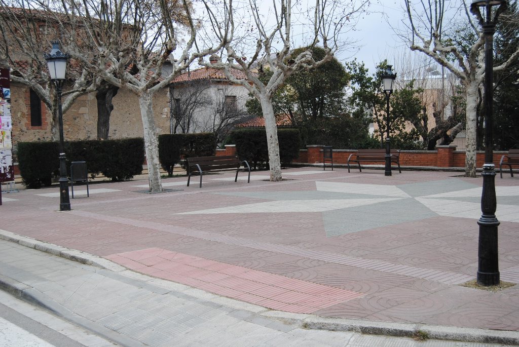 Plaça de l'església de la Batllòria i plaça de la Vila