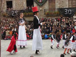 Els gegants de Sant Celoni, en Martí i la Maria del Puig, acompanyen les Colles