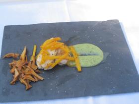 Rap amb crema d'enciam, rossinyols i carbassa